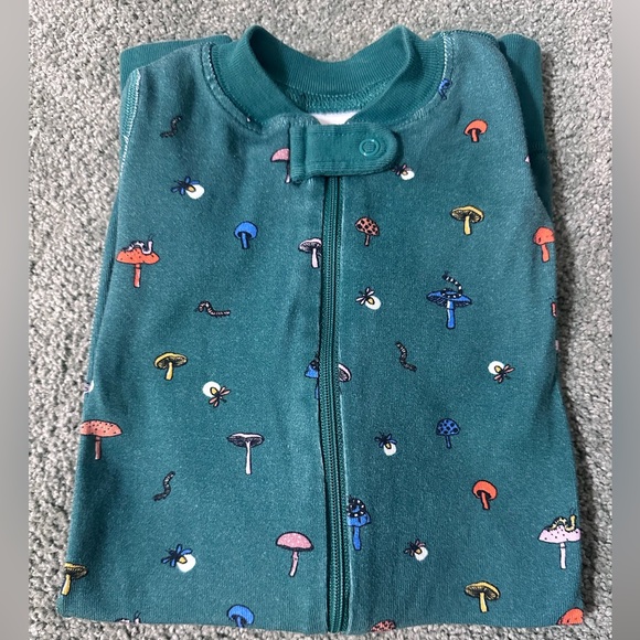 Hanna Andersson Green Mushroom sleeper - Picture 4 of 4
